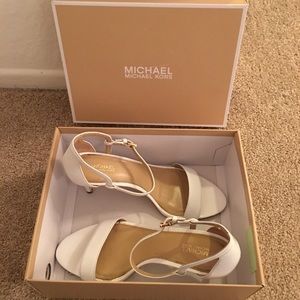 Women's Michael Kors SIMONE MID HEEL White Size 8